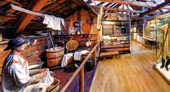 Podkrovie múzea patrí tradíciám zo severného Slovenska a ukážkam života v horách.