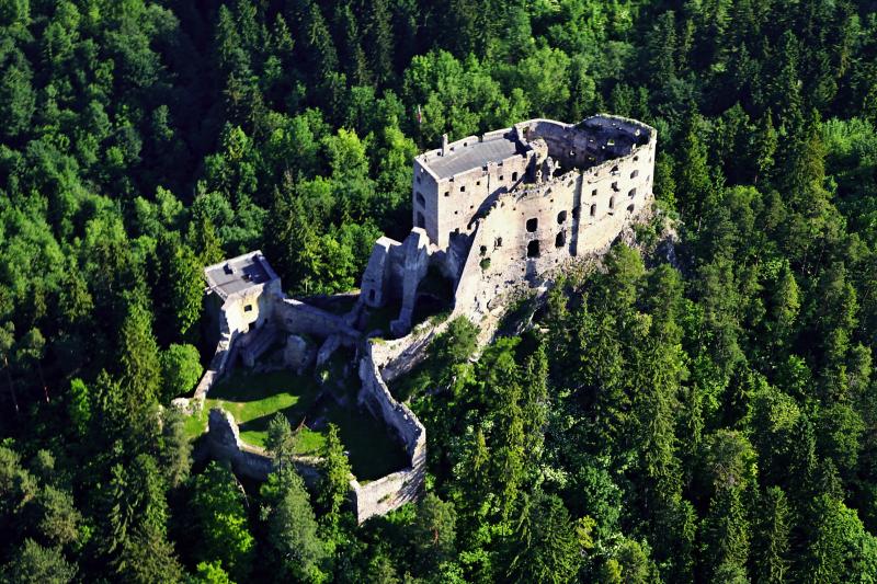 Veľký Choč cez hrad Likava