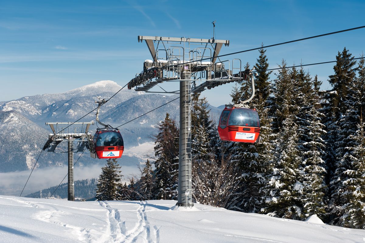 From the ski center Hrabovo to the meadows Vlkolínske lúky under the cable car